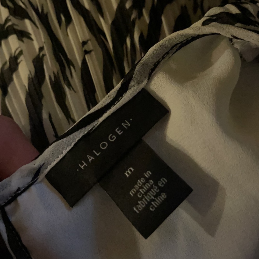 Halogen Sleeveless Pleated Zebra Top Blous… - Picture 3 of 5